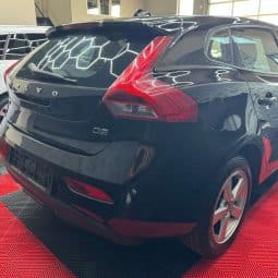 Volvo V40 D2 Kinetic Limousine voll