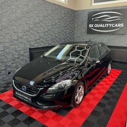 Volvo V40 D2 Kinetic Limousine voll
